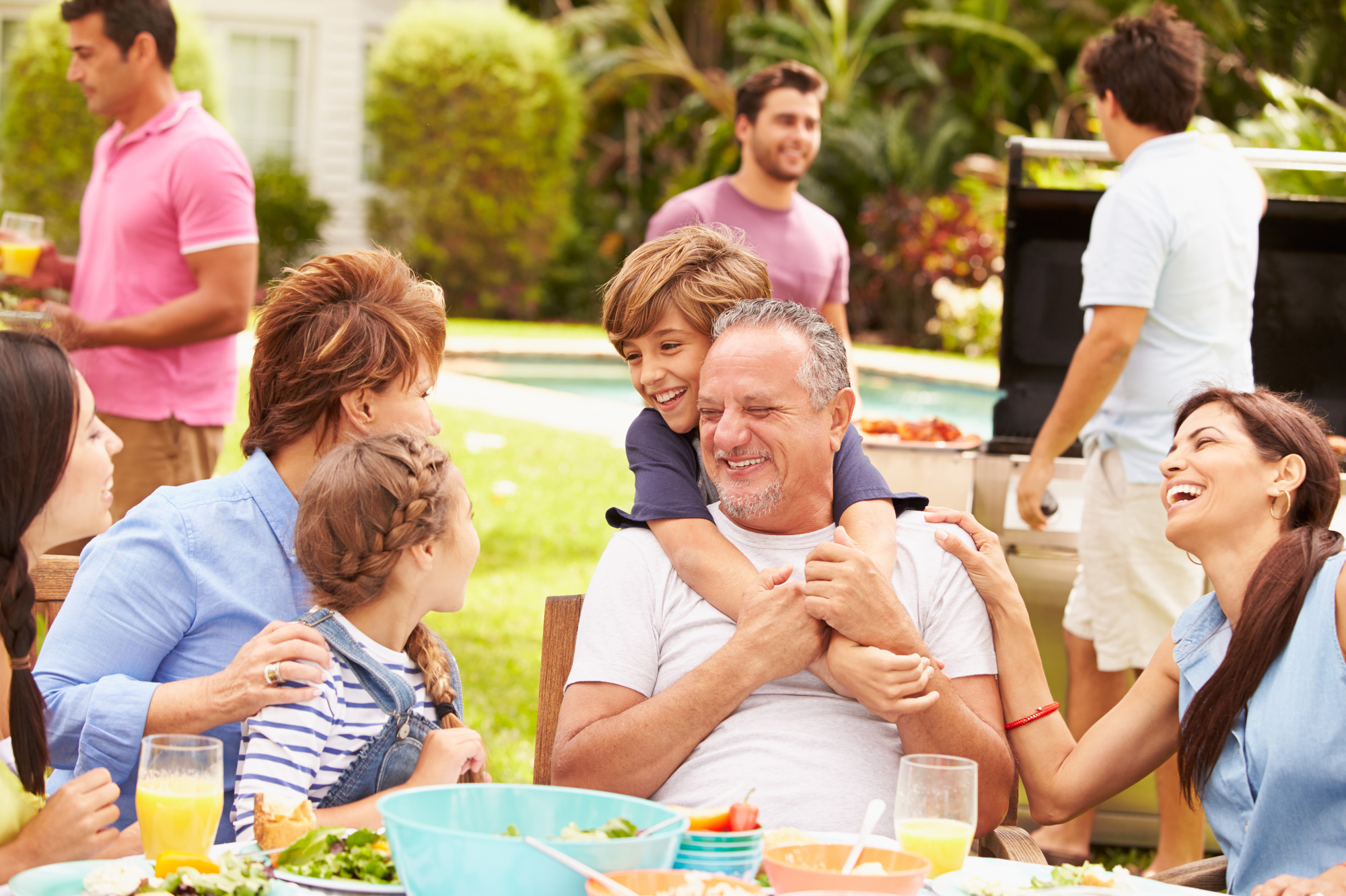 8 Tips For Throwing A Hassle Free Backyard Party